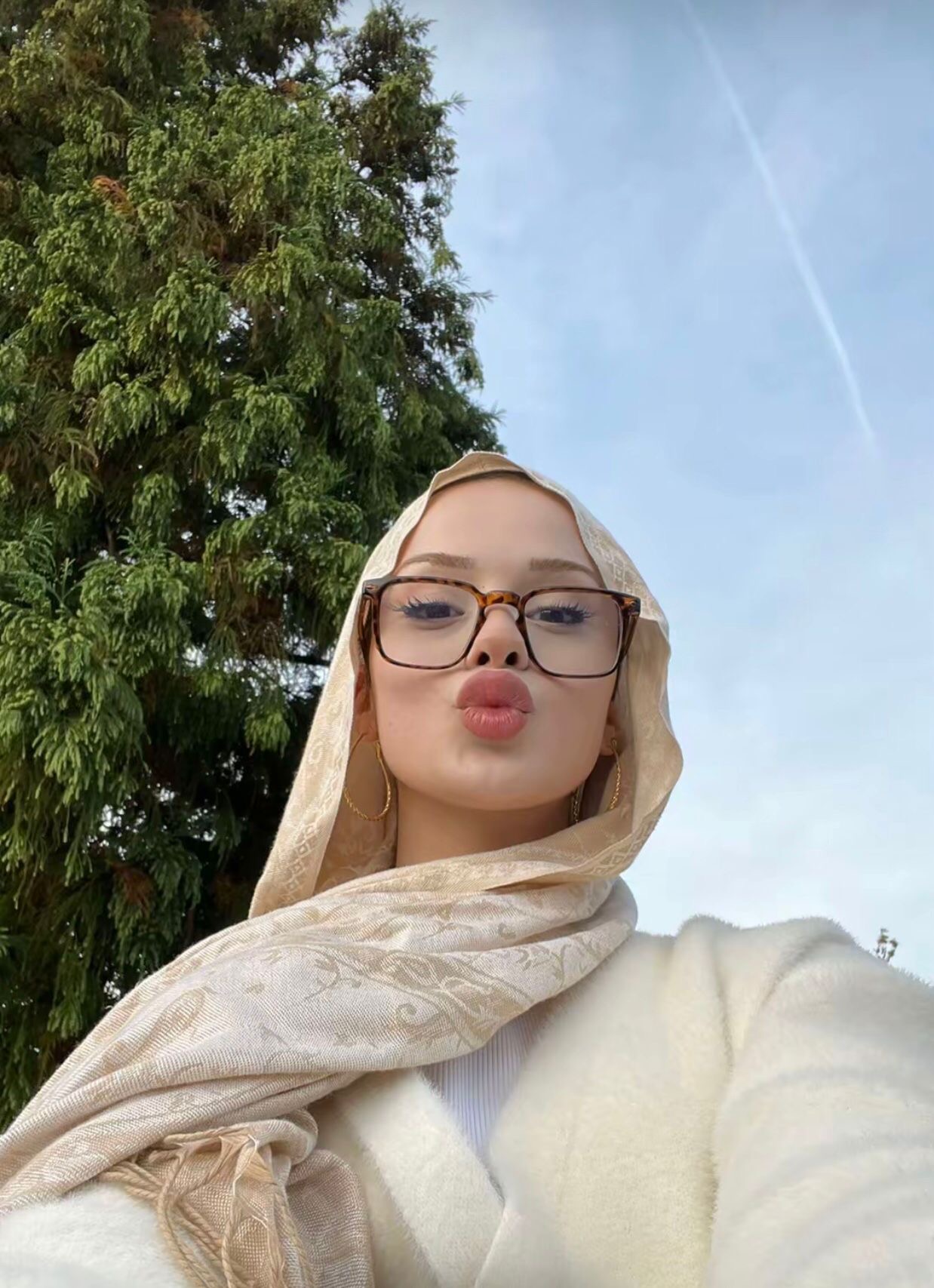Çiftlikköy Bilinçli Kadın Bayan Escort Beyaz