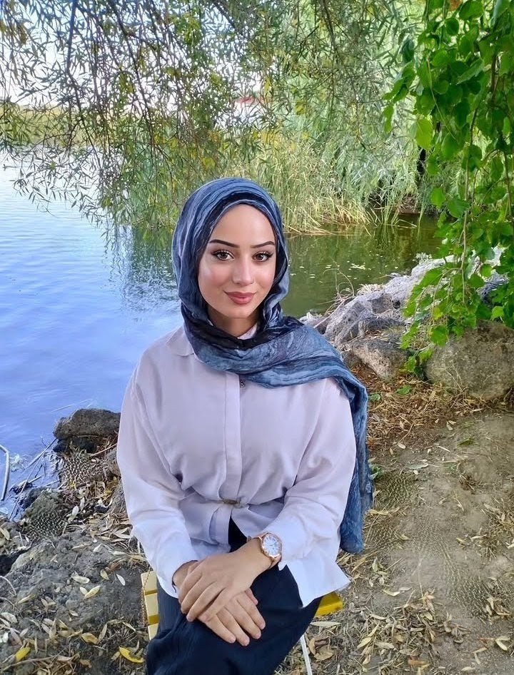 Hamamorta Liseli Bayan Escort Bayan Beyaz
